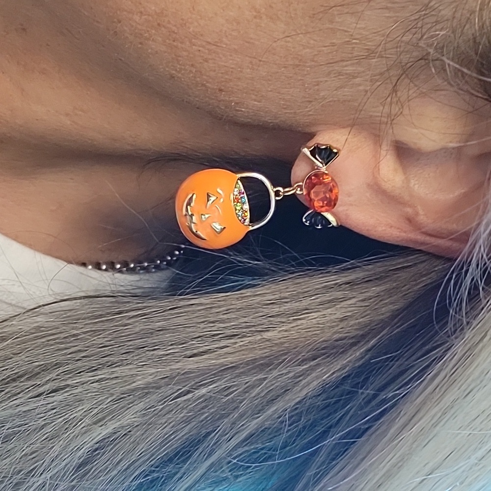 Halloween Pumpkin Earrings with Candy Design - Picture 4 of 6